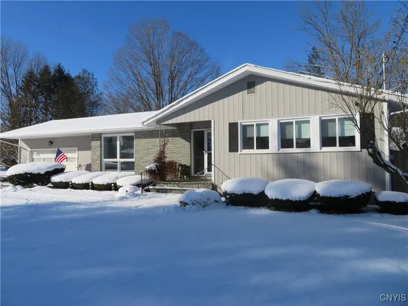 3 Colony Dr, Cortland, NY 13045
