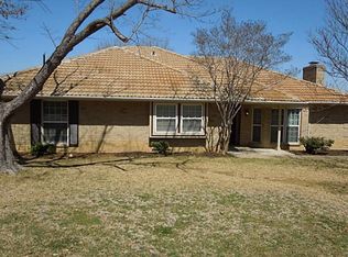 2206 Greenbriar Ct, Grand Prairie, TX 75050