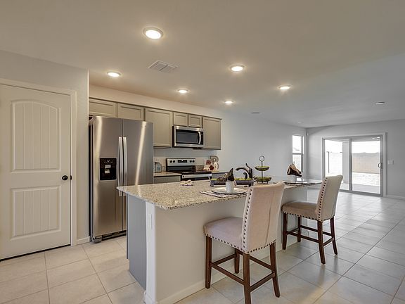4th image of 2892 N Taylor Ln