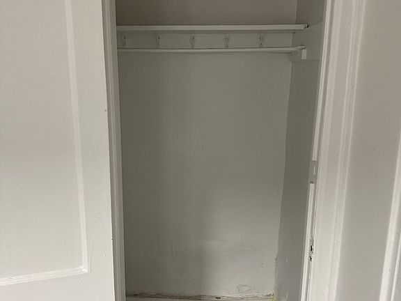 5th image of 925 Burke Ave