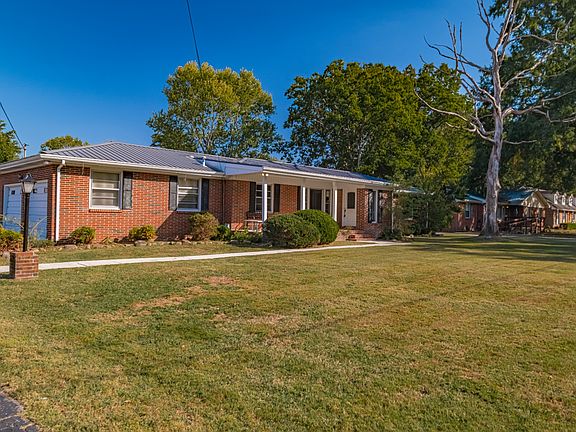4th image of 1201 Woodcrest Dr