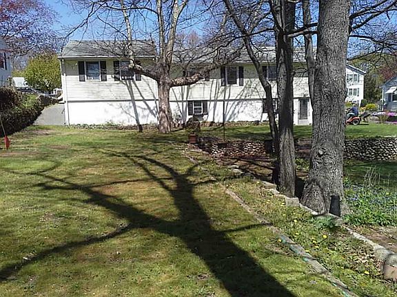 4th image of 24 Carlson Dr