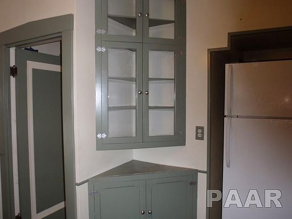 4th image of 1002 E Corrington Ave