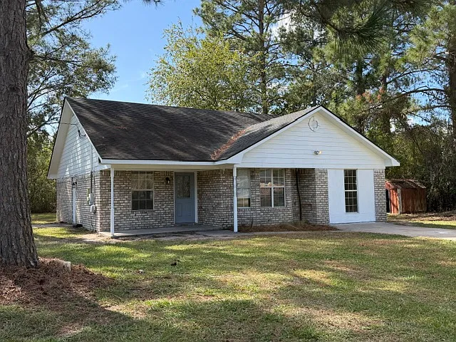 4 bed, 2.0 bath, 1361 sqft, $1,895 — Photo 2