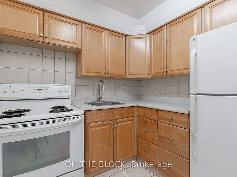 883 Saint Clair Ave W #2 — Photo 8