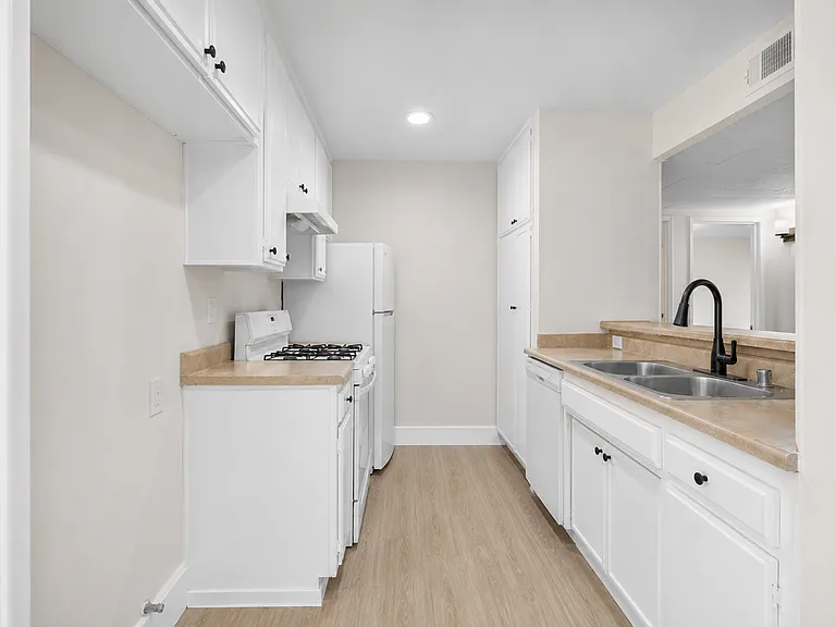 16731 Sherman Way #105A — Photo 2