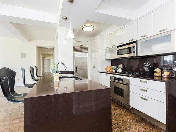 4th image of 212 W 91st St #1528