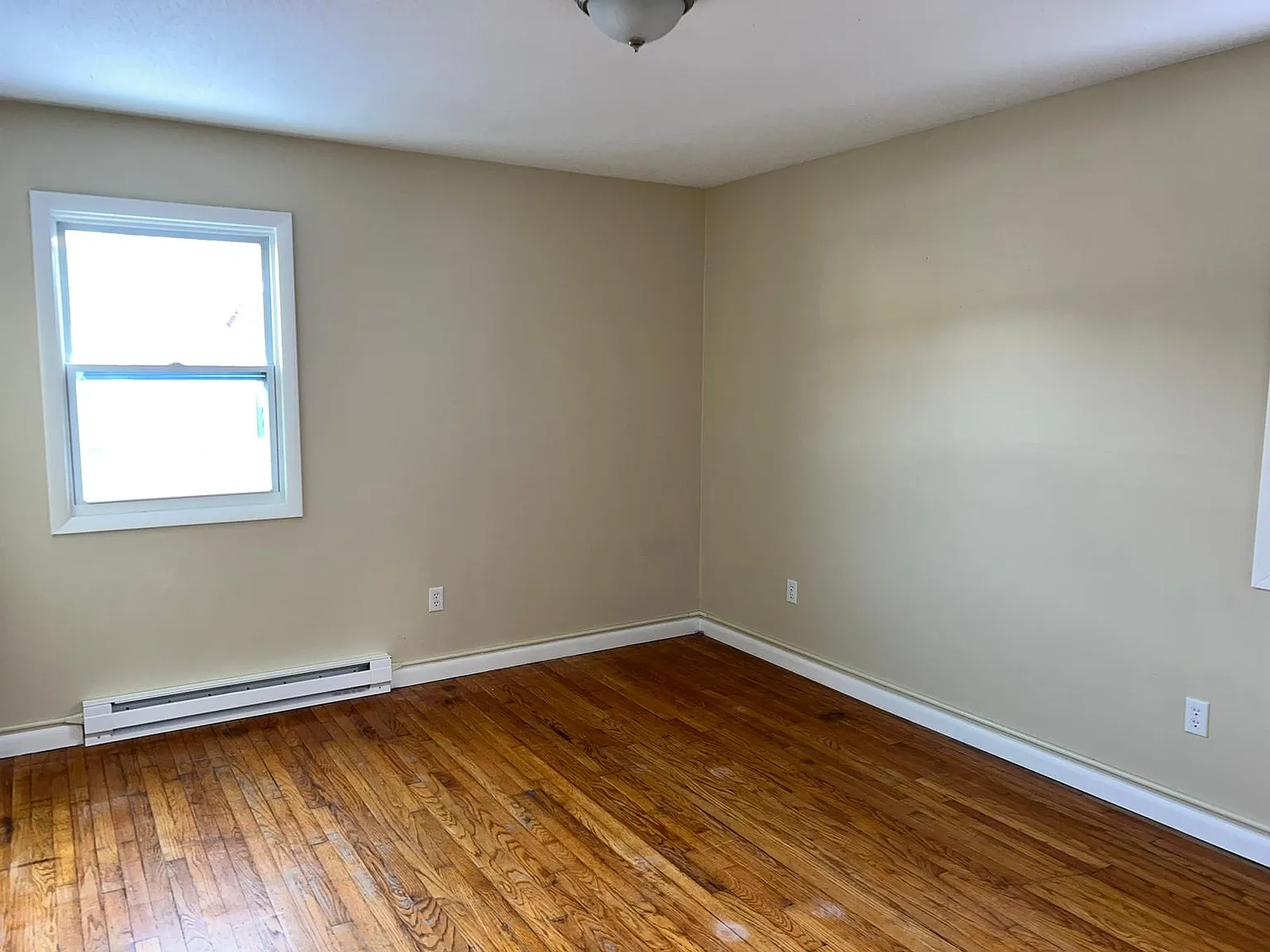 2 bed, 1000 sqft, $1,600 — Photo 3