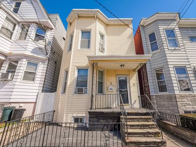 256 Neptune Ave, Jersey City, NJ, 07305