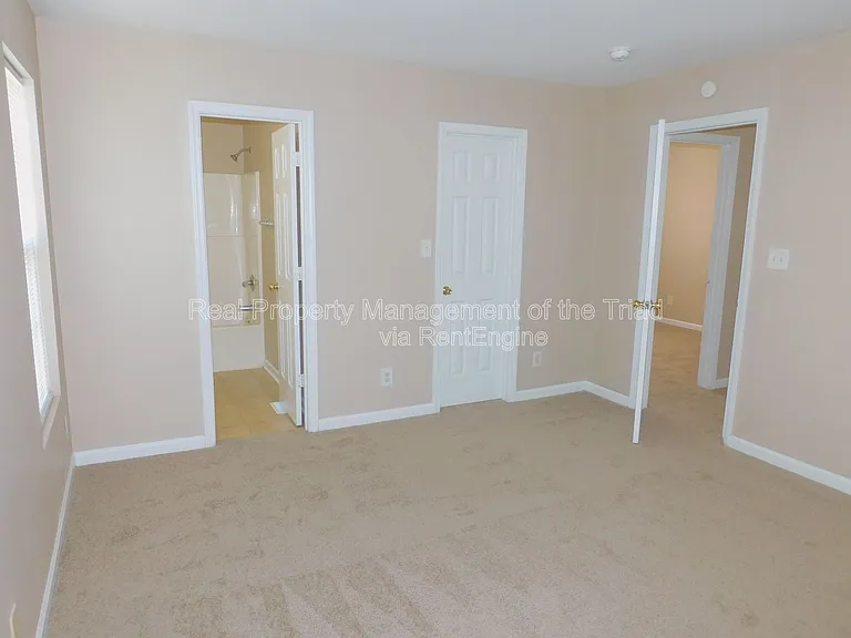 909 Beaumont Ave — Photo 9