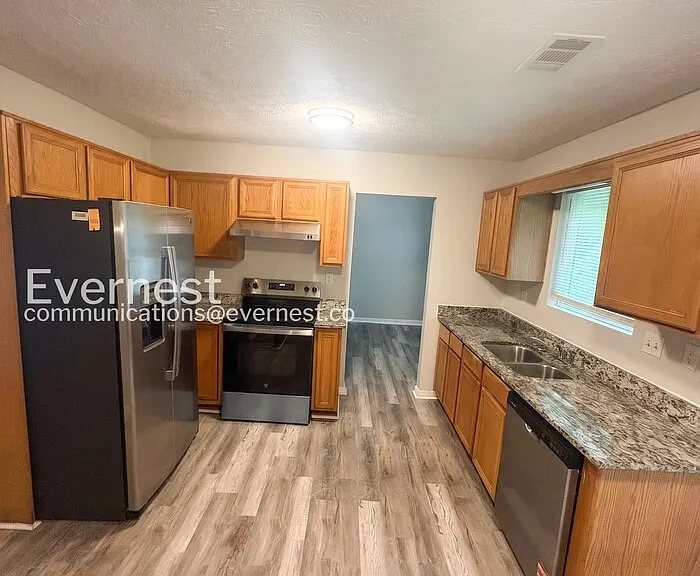 1487 Saint Dunstans Rd — Photo 2