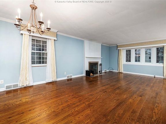 3rd image of 611 Fort Hill Dr