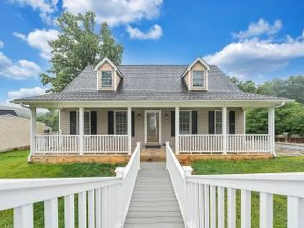 1018 Alison Ln, Vinton, VA 24179