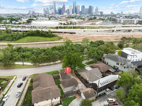 2108 White Oak Dr, Houston, TX 77009
