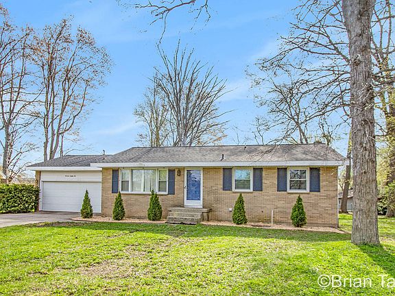 2nd image of 1482 Brookwood Ct SE