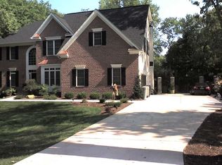 3405 Burrows Ave, Fairfax, VA 22030