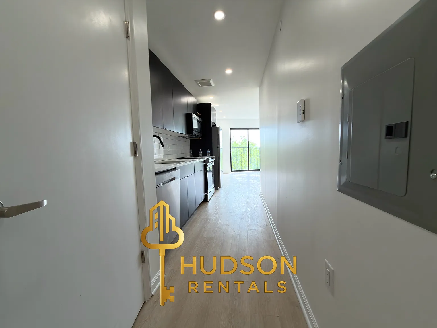 1 bed, 650 sqft, $2,100 — Photo 2