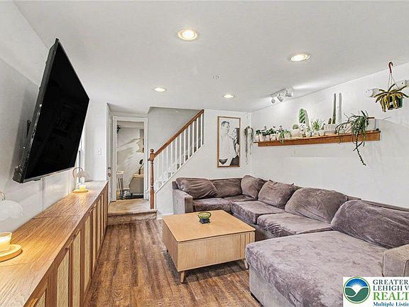 4th image of 124 Belmont Ave