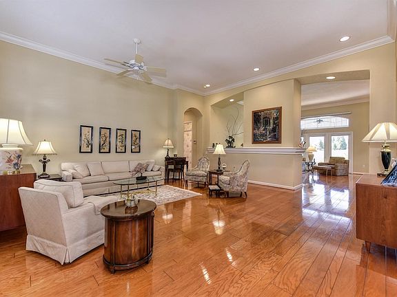 4th image of 8052 Stagecoach Cir