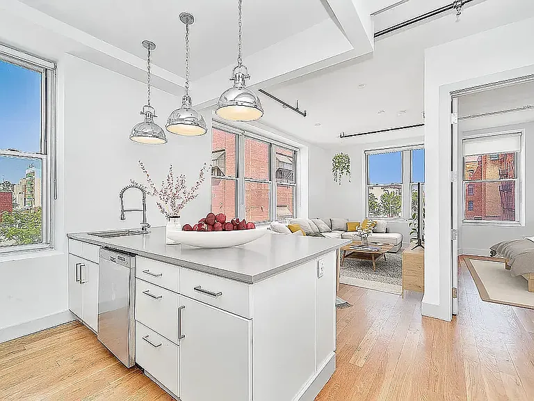 347 Lorimer St #3 — Photo 1
