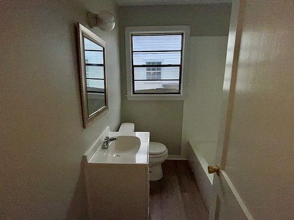 4th image of 105 Magnolia Ct #105