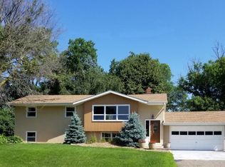 1575 Sandhurst Ave E, Maplewood, MN 55109