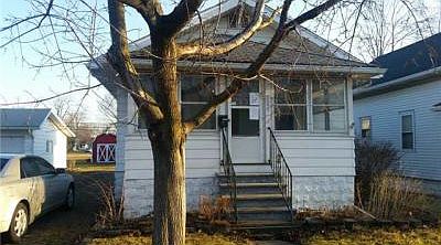 1st image of 881 E High St