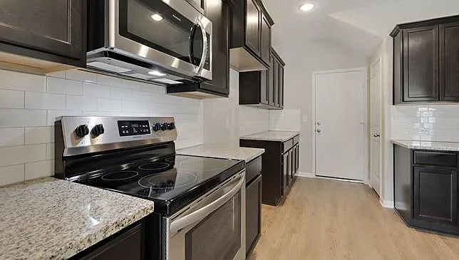 2 bed, 2.5 bath, 1756 sqft, $2,200 — Photo 4