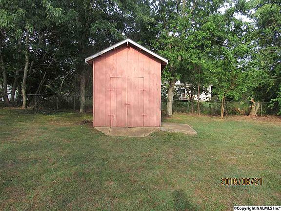 5th image of 136 Greenwood Cir