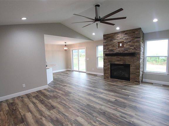 5th image of 693 Monte Vista Dr