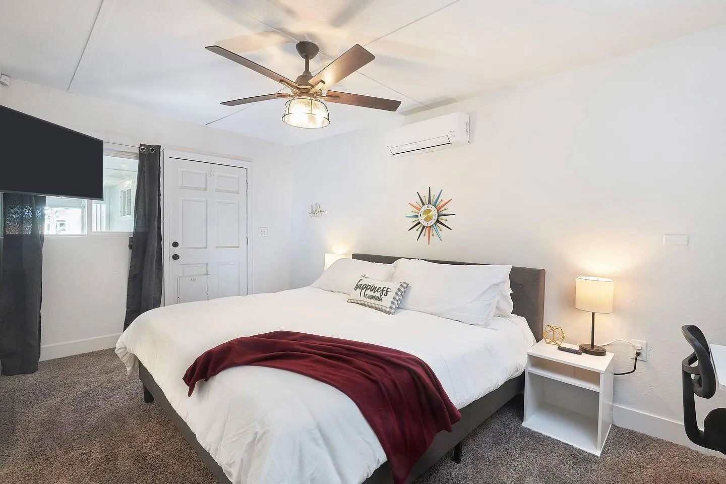 1460 N Del Mar Ave photo 1