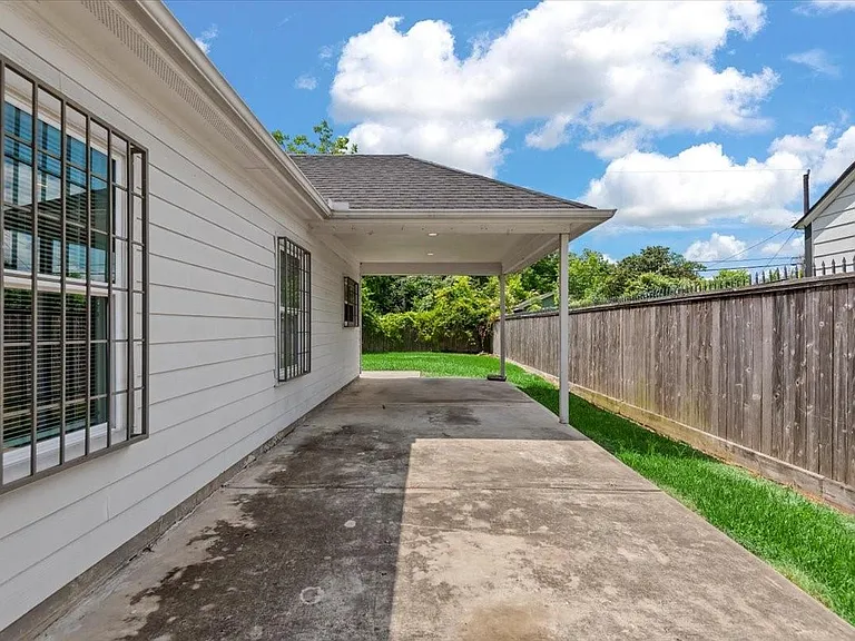 2514 Bennington St — Photo 36