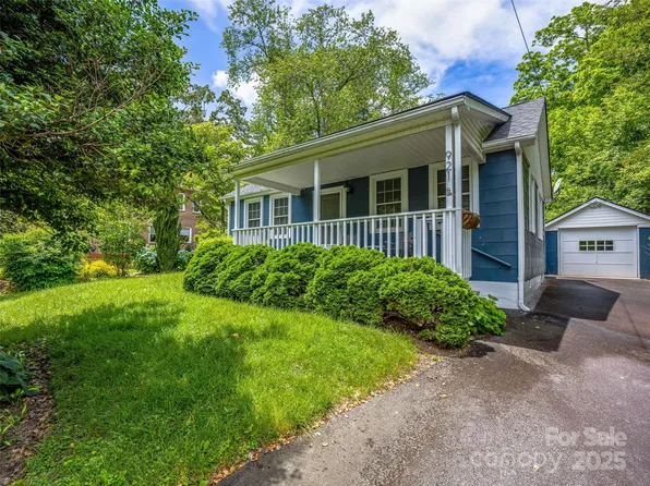 921 Cherokee Dr, Hendersonville, NC 28739