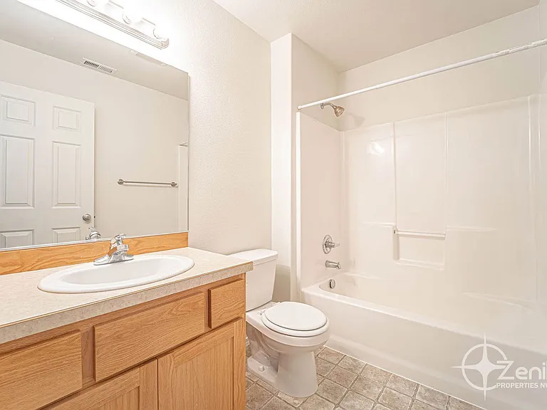 5242 N St — Photo 20