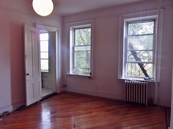 2nd image of 125 Saint James Pl APT 3B