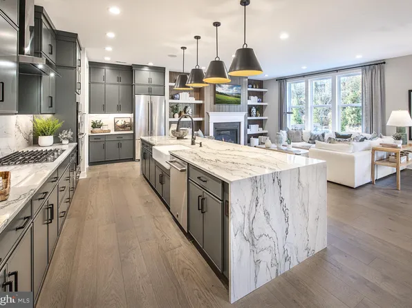 65 Alroy Rd #27, Malvern, PA 19355