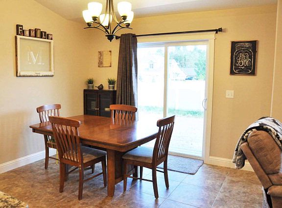 5th image of 585 Chesterfield Ln