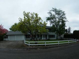 822 E 6th St, Molalla, OR 97038