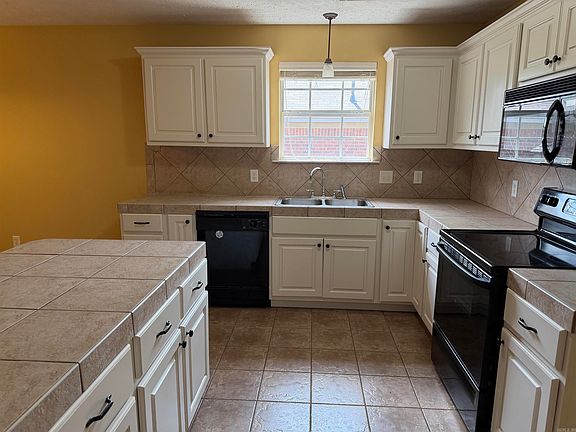 5th image of 2845 Makenzie Dr