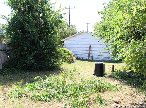 3rd image of 219 E Bonner Ave