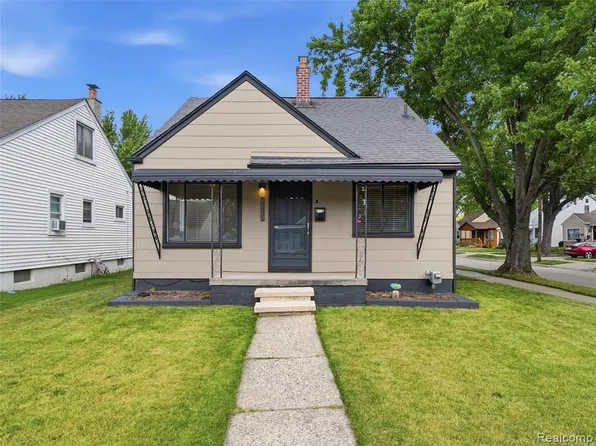 19831 Meier Rd, Saint Clair Shores, MI 48081