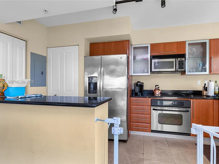 610 W Las Olas Blvd — Photo 3