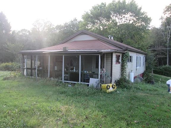 3rd image of 569 Claytonia Rd