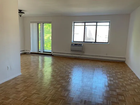 (undisclosed Address), Great Neck, NY 11021