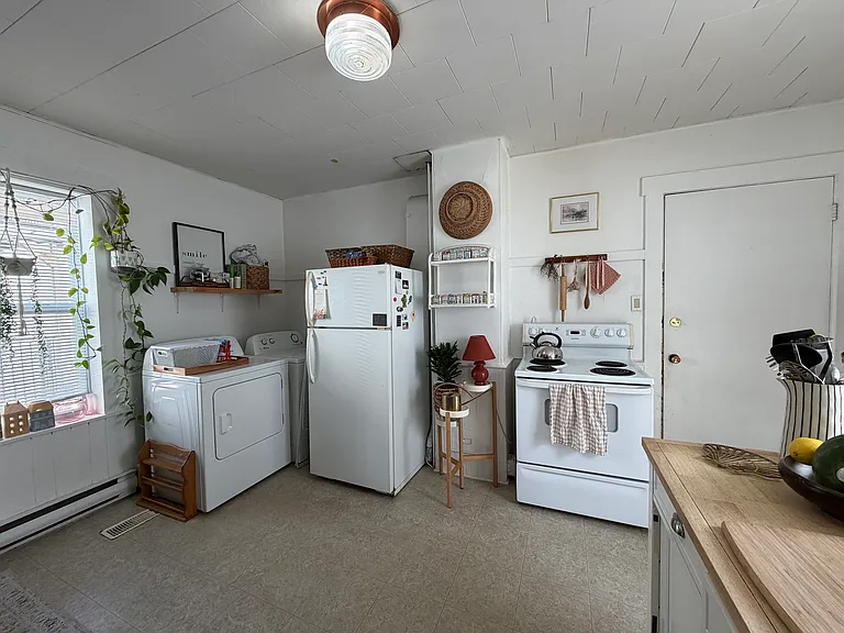 359 Charlotte St — Photo 6