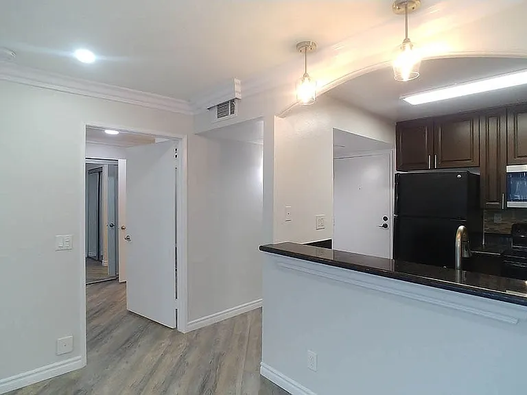 Villa De Adel Apts — Photo 56