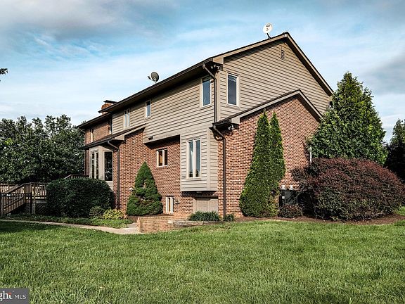 3rd image of 392 Milldale Valley Dr