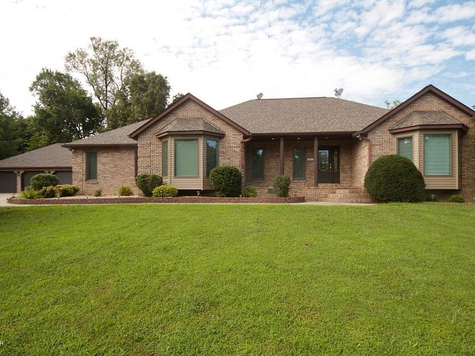 1st image of 801 Woodland Dr