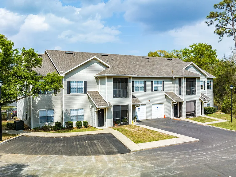 Water's Edge Apartment Homes — Photo 43
