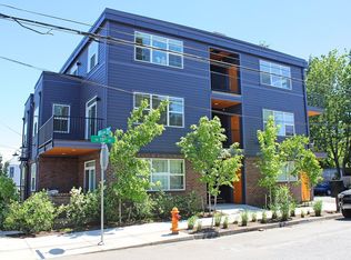 1904 SE Tacoma St, Portland, OR 97202